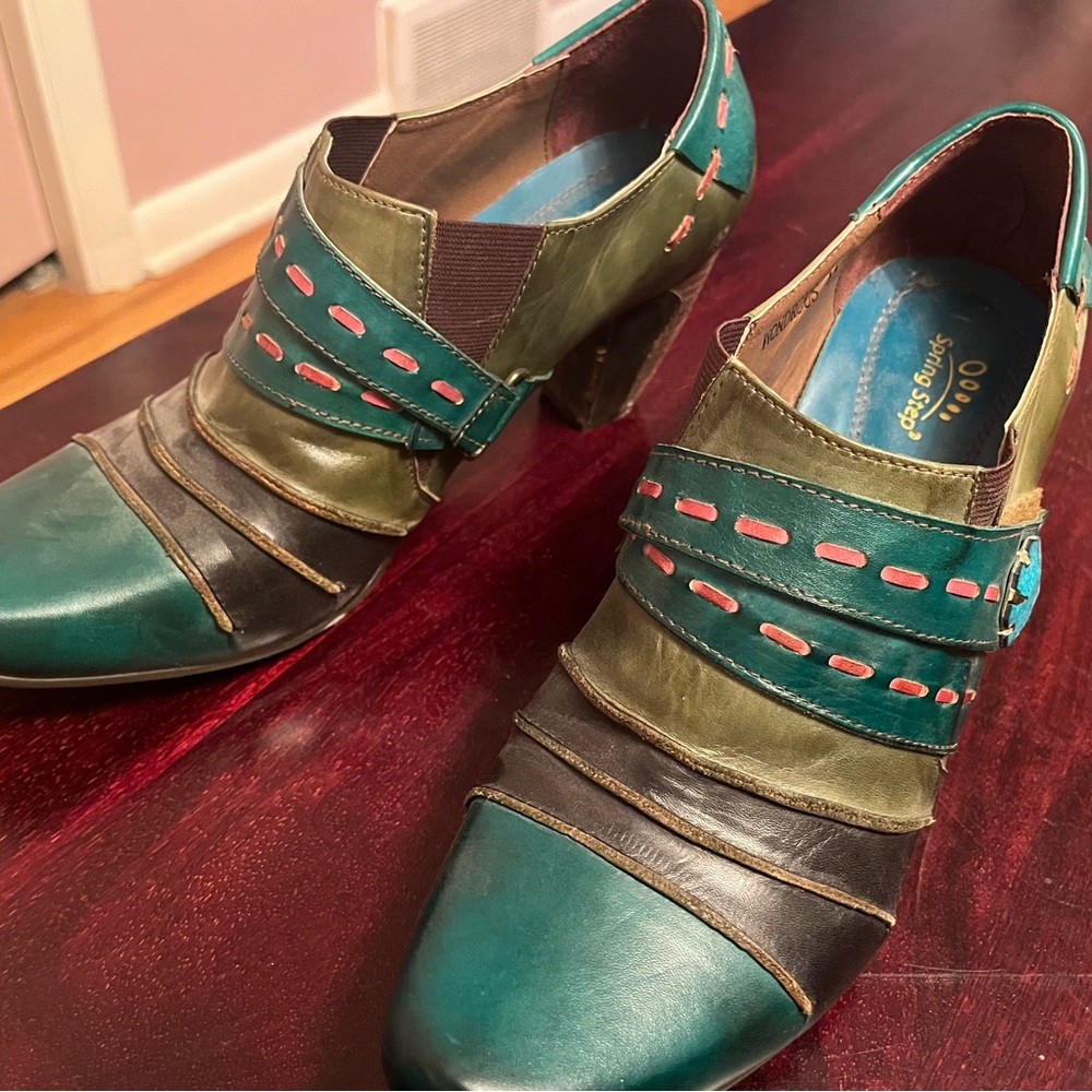 Spring Step by L’Artiste women’s heels.  Gorgeous barely worn. Size 10.